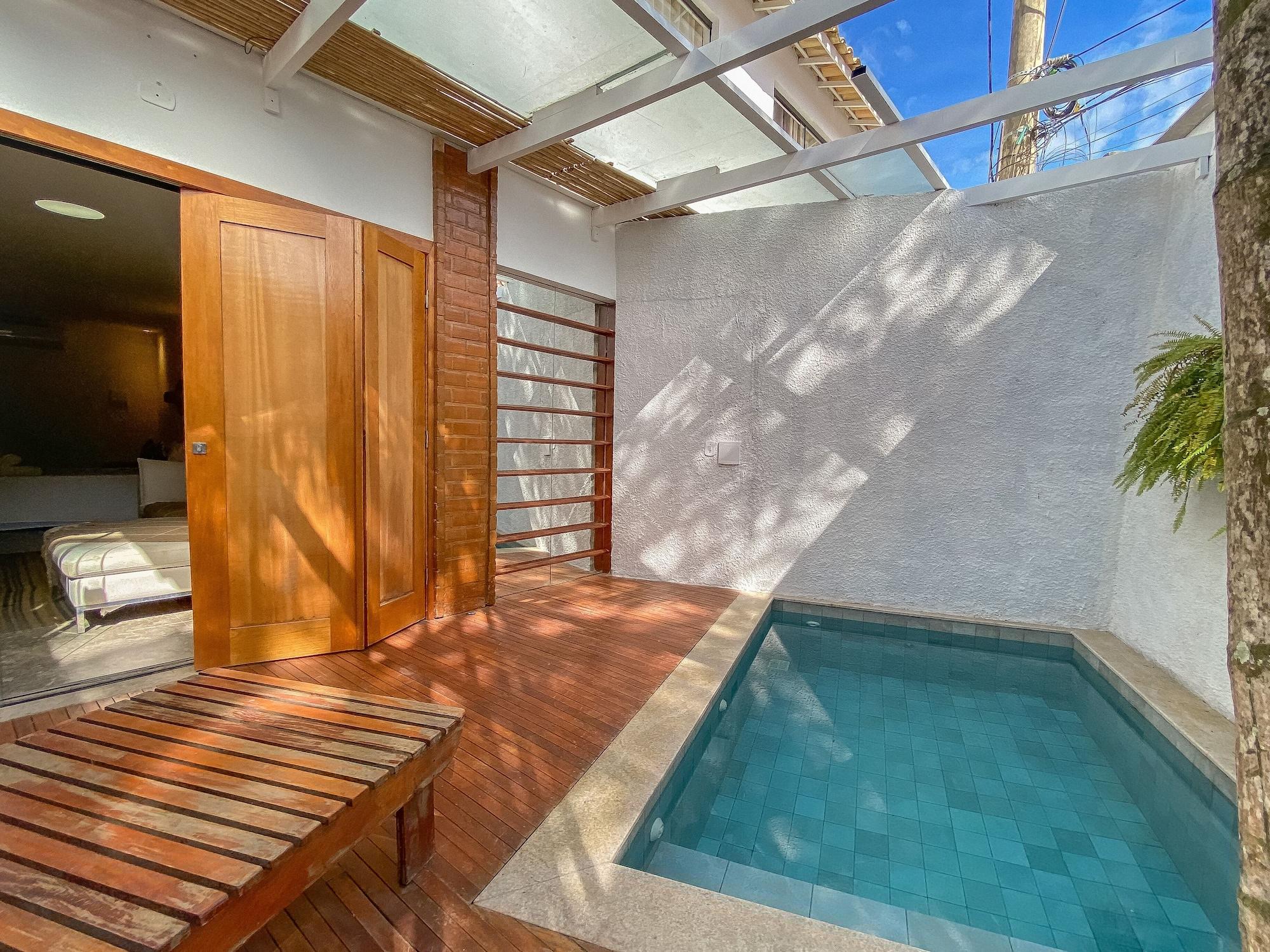 Passagem Concept Hotel E Spa Cabo Frio Exterior foto A private pool at a hotel in Mexico City